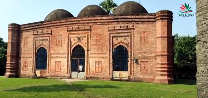 Dhunichawk Mosque is one of historical mosque in Bangladesh